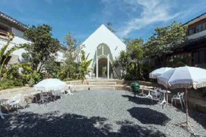 DALI OASIS MANOR