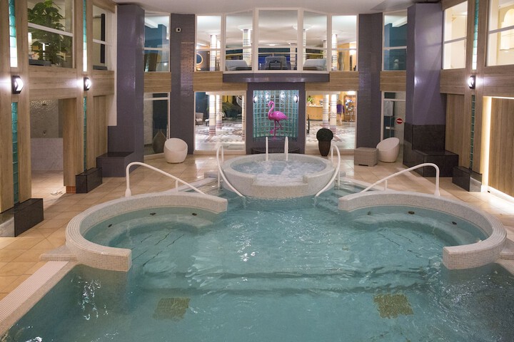 Pool Hotel
