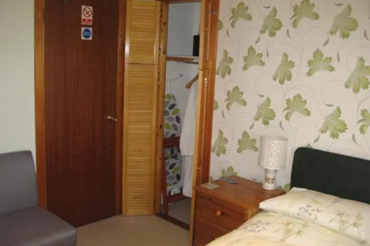 Room 4 of 11