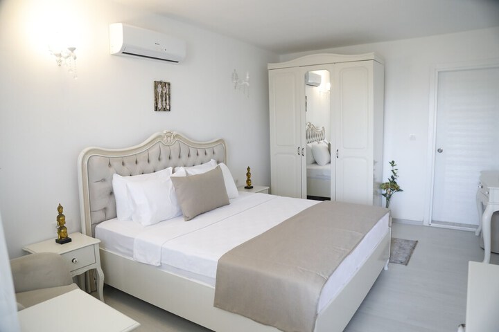 Room 4 of 24
