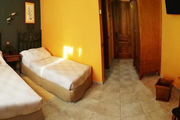 Room 6 of 49