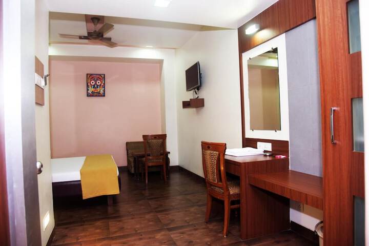 Room 9 of 24