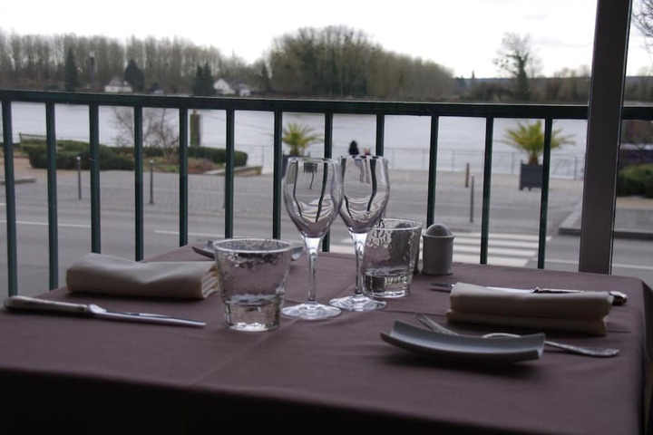 Dining 18 of 29