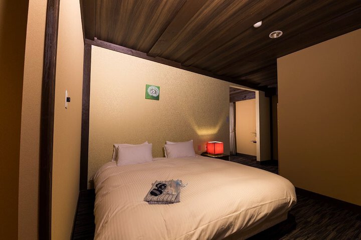 Room 13 of 38