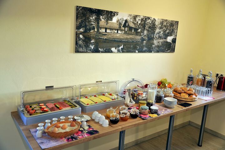 Breakfast/Coffee Service 29 of 30