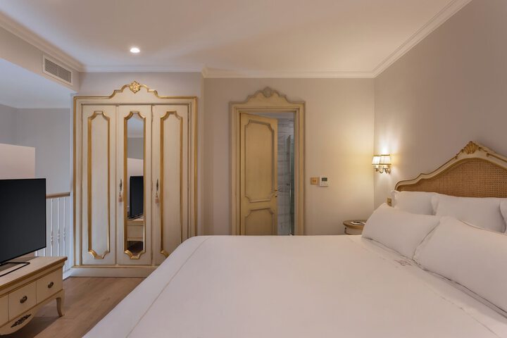 Room 18 of 78