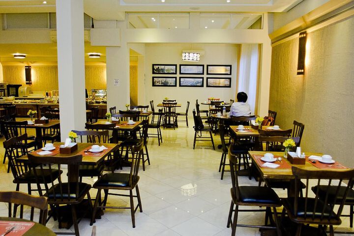 Dining 46 of 60