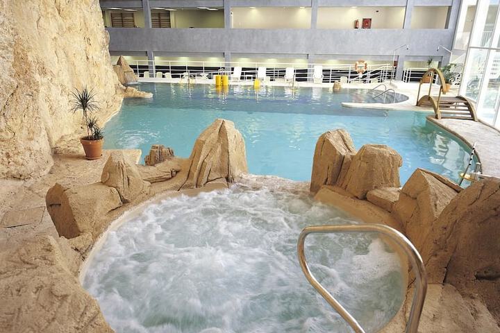 Hotel Pool
