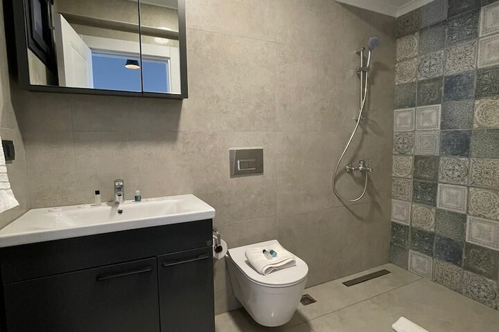 Room 16 of 19