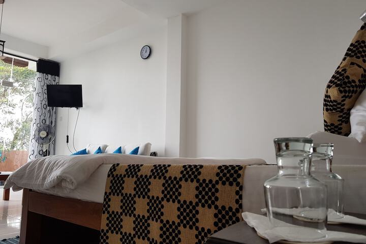Room 10 of 33