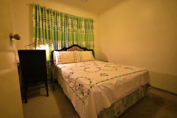 Room 9 of 28