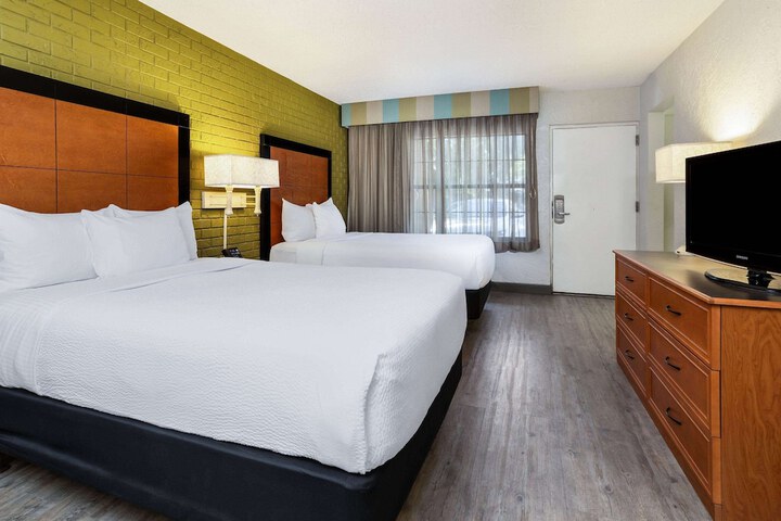 2 Double Beds Deluxe Room (5 of 15)