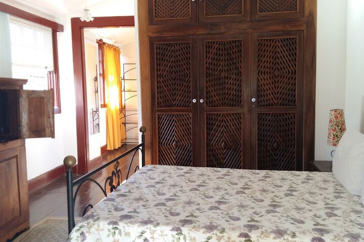 Room 8 of 124