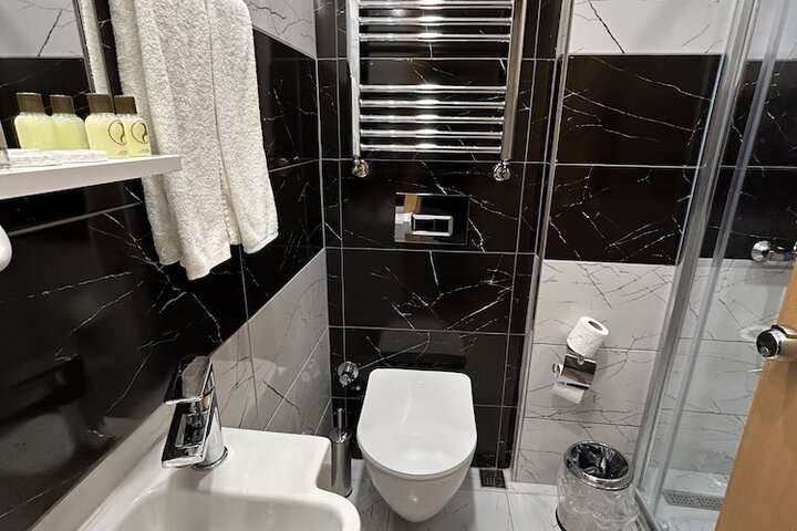 Room 72 of 95