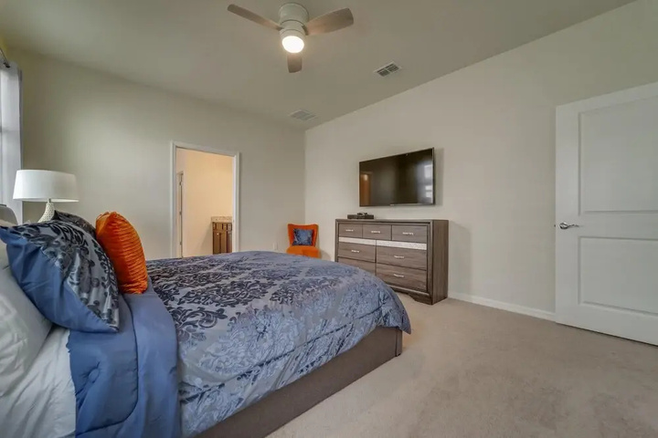 Room 4 of 37