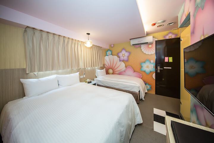 Room 6 of 66