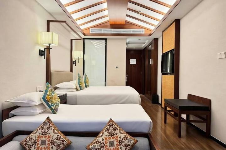 Room 34 of 111