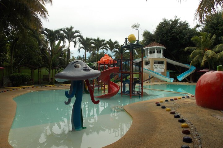 Hotel Pool