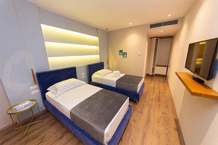 Room 7 of 34