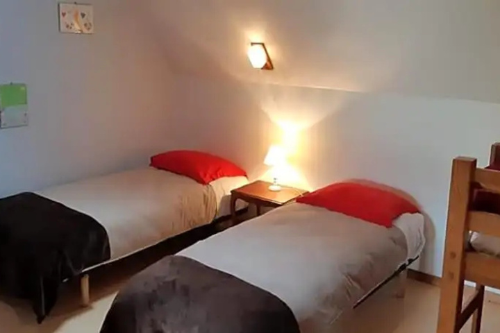 Room 3 of 8