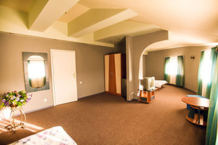 Room 23 of 28