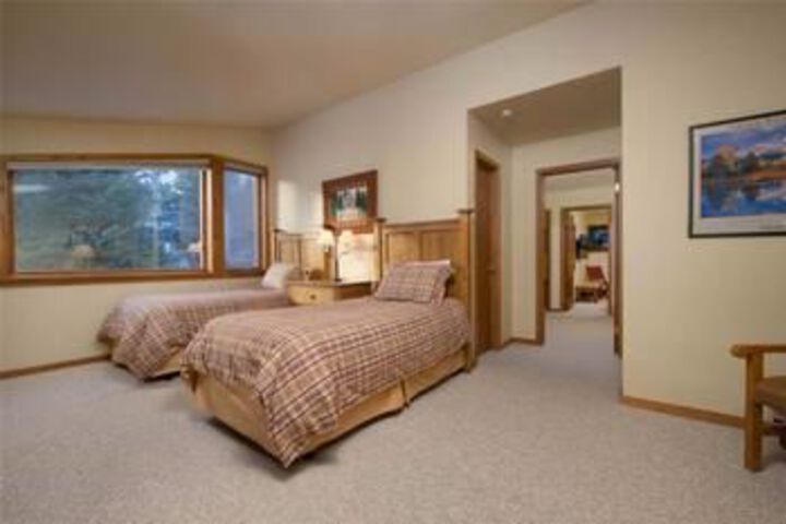 Room 6 of 19
