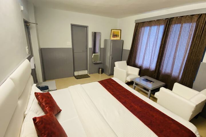 Room 8 of 28