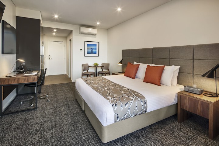 Room 5 of 33