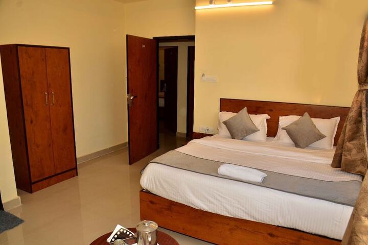 Room 11 of 24