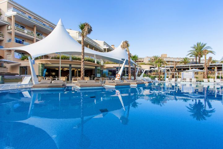 Hotel Pool