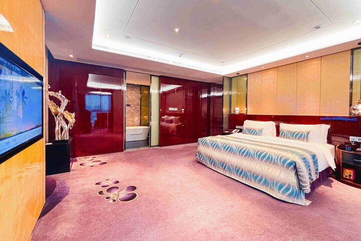 Room 27 of 83