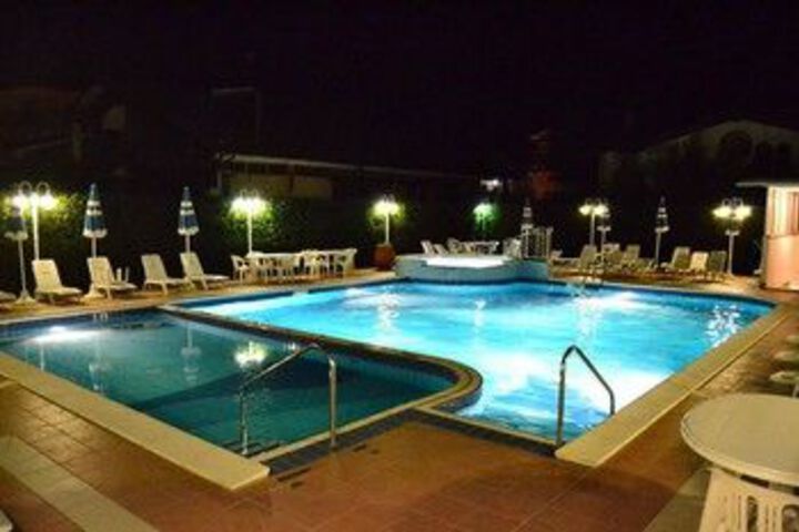 Pool 19 of 28