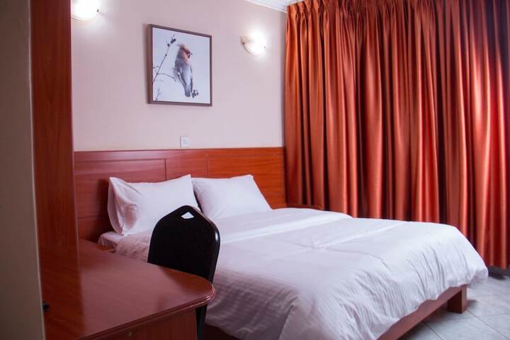 Room 9 of 13