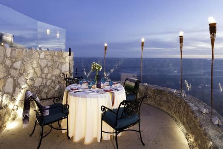 Dining 1 of 45