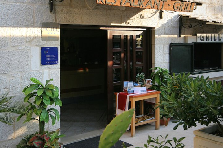 Hotel 73 of 82