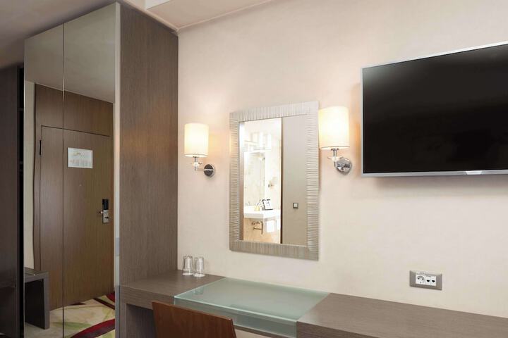 Room 8 of 55