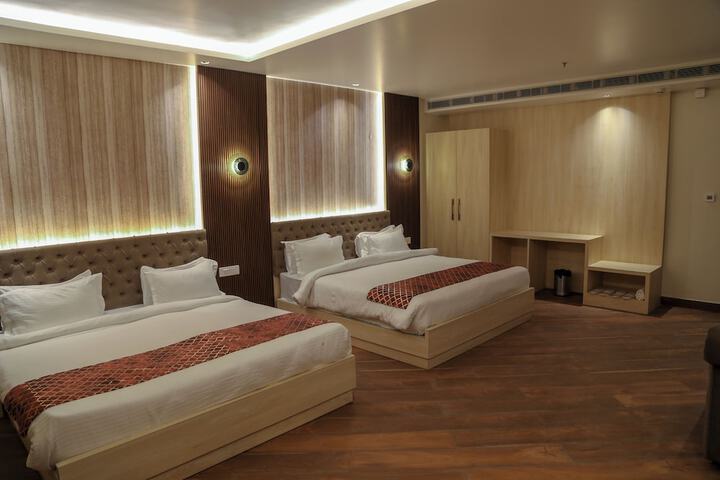Room 5 of 16
