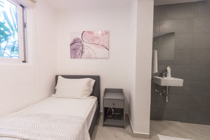 Room 10 of 62