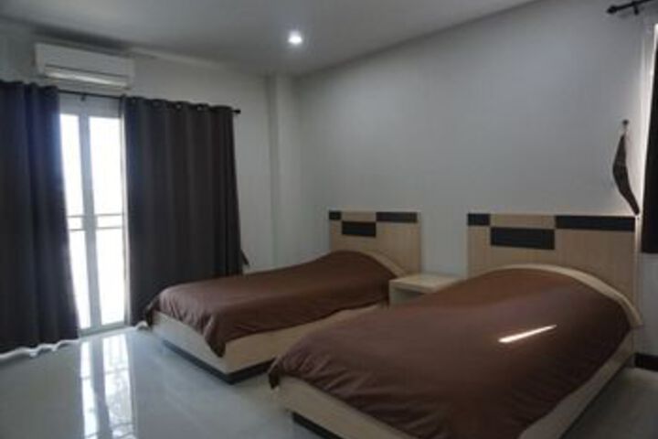 Room 6 of 31