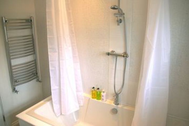 Room 4 of 32