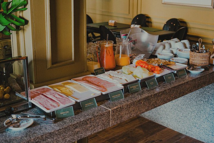 Breakfast/Coffee Service 28 of 30