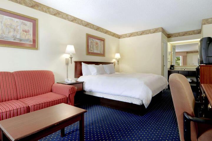 2 Queen Beds (3 of 5)
