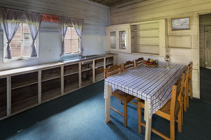 Room 5 of 17