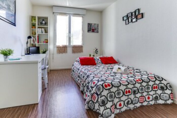 Room 5 of 11