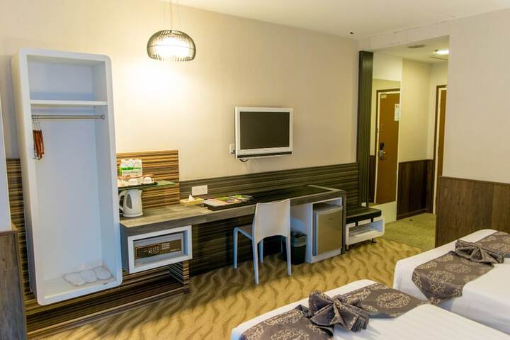 Room 5 of 83