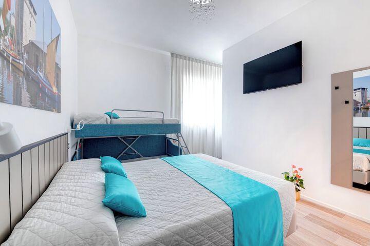 Room 14 of 74