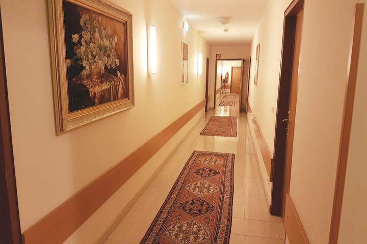 Ballroom/Hall 131 of 133