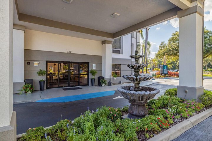 Hotel 62 of 63