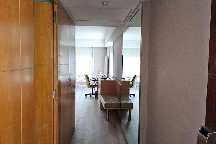 Room 35 of 69