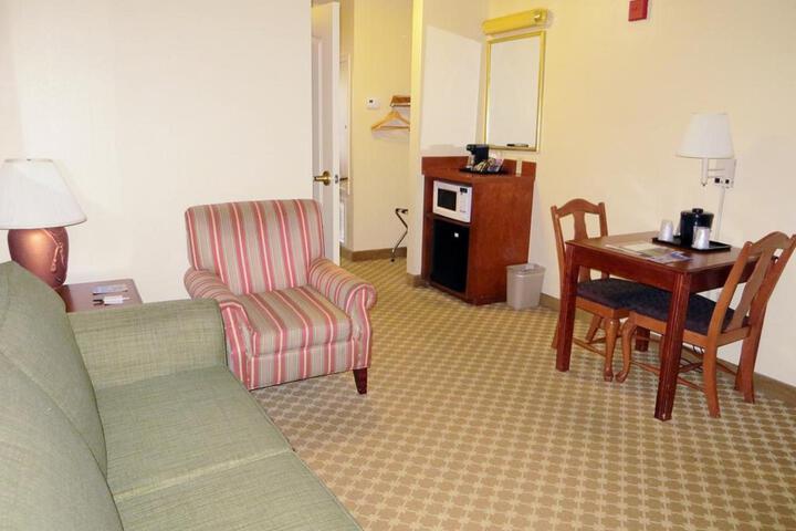 2 Queen Beds (1 of 8)